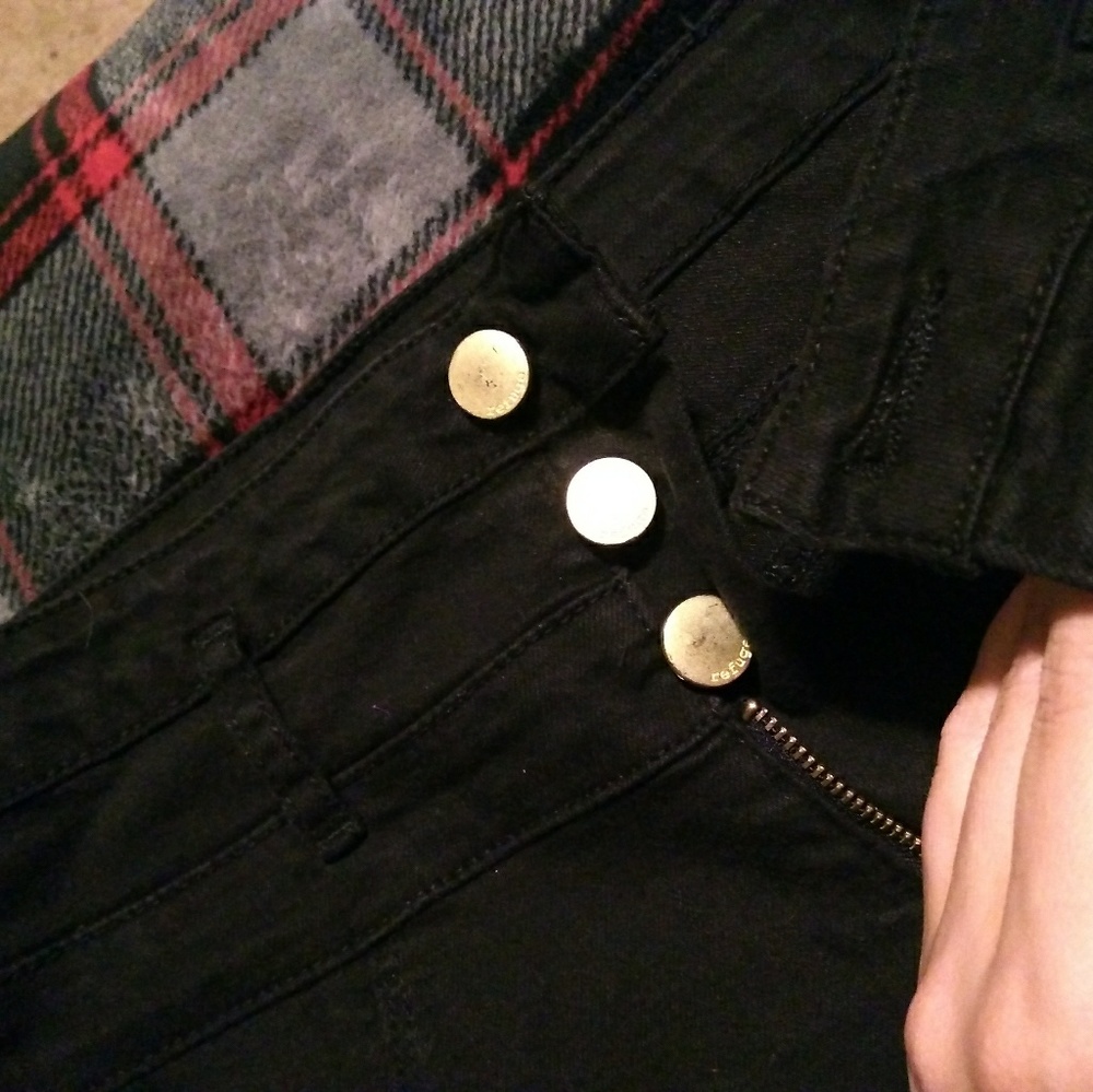 Shorts - Picture 3 of 3